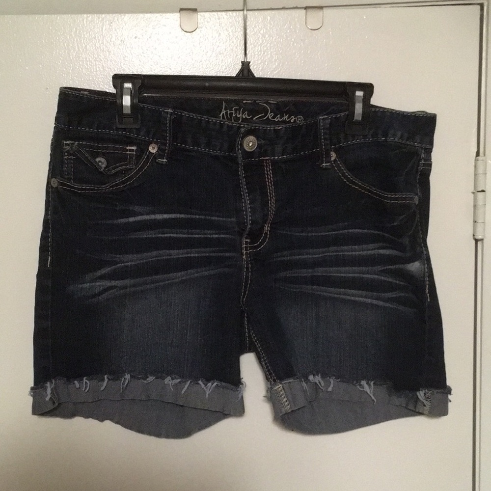Embellished denim jean shorts- dark size 13/14